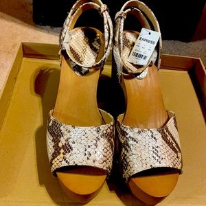 Peep toe brown snake